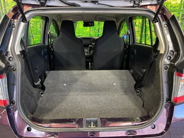 ���i�̂���������ʋ΁A���}���ɏ\���ȉ׎��X�y�[�X���m�ۂ��Ă���܂��B�Z�J���h�V�[�g��|���ƁA�傫�ȉו��̐ύڂ��\�ł���