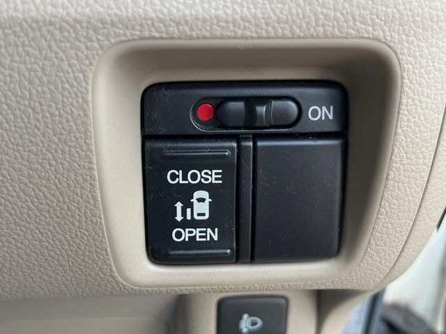 �y�p���[�X���C�h�h�A�z�X�}�[�g�L�[��^�]�Ȃ̃X�C�b�`�ŃX���C�h�h�A�̊J���\���d��������͂����ăh�A���J����K�v�������A���������q�l�ł��A�d���ו��������Ă��鎞�����N�ɊJ���߂ł��܂���