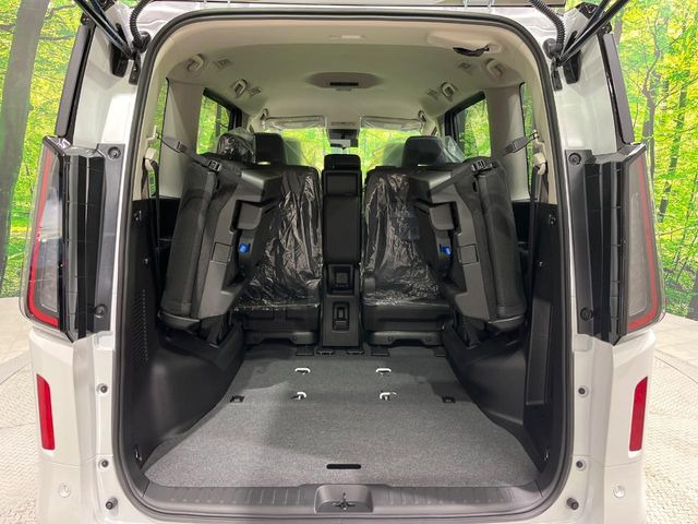 ���i�̂���������ʋ΁A���}���ɏ\���ȉ׎��X�y�[�X���m�ۂ��Ă���܂��B�Z�J���h�V�[�g��|���ƁA�傫�ȉו��̐ύڂ��\�ł���