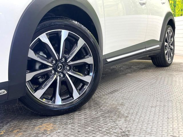 【純正18インチアルミホイール】外観にマッチした純正アルミホイールを装着しております。各種社外アルミホイールや、スタッドレスタイヤも取扱いしております。是非ご相談ください♪