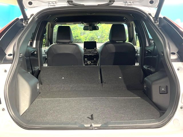 後席を格納すると、これだけの広さが!シーンに合わせたシートアレンジで、大きな荷物も積むことが出来ます♪