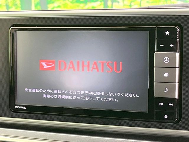 【純正ナビ】人気の純正ナビを装備しております。ナビの使いやすさはもちろん、オーディオ機能も充実!キャンプや旅行はもちろん、通勤や買い物など普段のドライブも楽しくなるはず♪