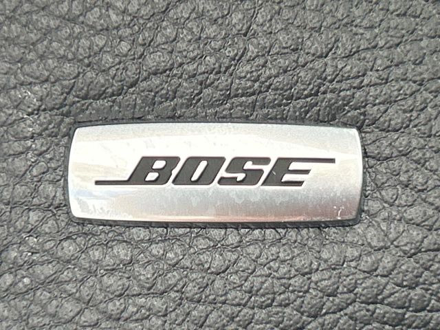 �yBOSE�T�E���h�V�X�e���z���i�ʃT�E���h�V�X�e���𓋍ځB��p�̃`���[�j���O���{���ꂽ�召�l�X�ȃX�s�[�J�[����ǎ��ȃT�E���h���t�ł��A�Տꊴ���ӂ�鉹����Ԃ����o���܂��B