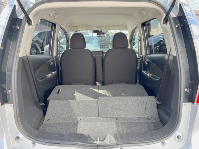 後席を格納すると、これだけの広さが!シーンに合わせたシートアレンジで、大きな荷物も積むことが出来ます♪