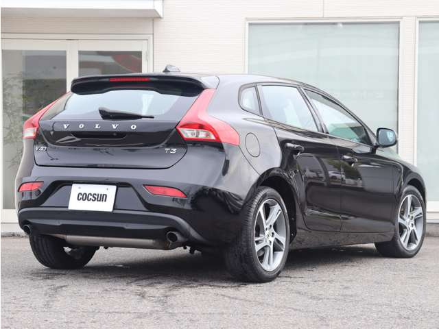 �G���W���I�C���̓t�����X��MOTUL(���`���[��)���g�p���Ă��܂��B�V���{���{�e���f���ɓK������قȂ�S�x�̃I�C�������p�ӂ��Ă��܂��B