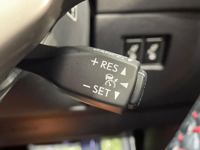 �y�N���[�Y�R���g���[���z�������H�����N���N���s�B�A�N�Z���𗣂��Ă���葬�x�ő��s���ł��A�������^�]���̕��S���y��!�����E�������ȒP�ȃX�C�b�`����Œ����ł��܂��B