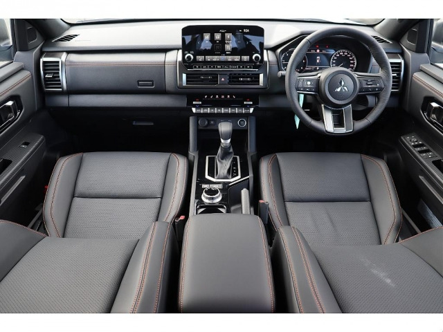 トライトン2.4 GSR ディーゼル 4WD