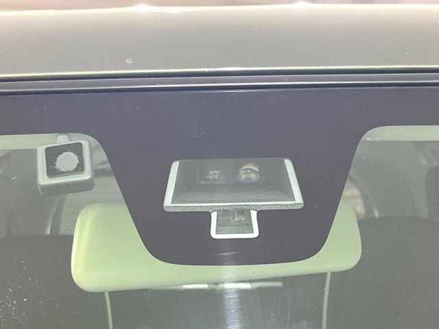 【スズキ レーダーブレーキサポート】走行中に前方の車両等を認識し、衝突しそうな時は警報とブレーキで衝突回避と被害軽減をアシスト。より安全にドライブをお楽しみいただけます。