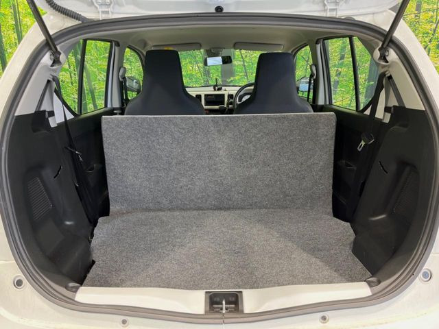 ���i�̂���������ʋ΁A���}���ɏ\���ȉ׎��X�y�[�X���m�ۂ��Ă���܂��B�Z�J���h�V�[�g��|���ƁA�傫�ȉו��̐ύڂ��\�ł���