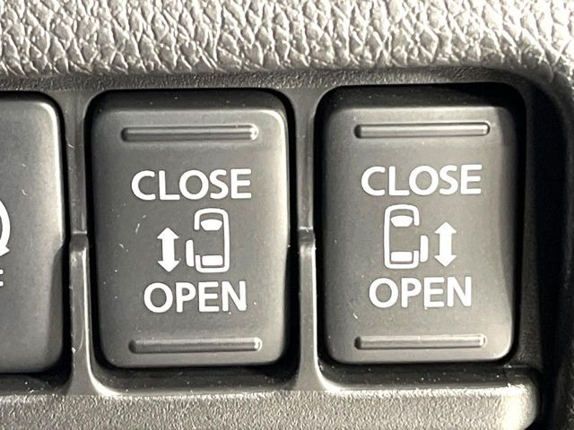 【両側パワースライドドア】スマートキーや運転席のスイッチで後席両側スライドドアの開閉が可能♪電動だから力を入れてドアを開ける必要が無く、小さなお子様でも簡単に開け閉めでき快適です♪