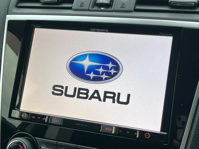 【純正ナビ】人気の純正ナビを装備しております。ナビの使いやすさはもちろん、オーディオ機能も充実!キャンプや旅行はもちろん、通勤や買い物など普段のドライブも楽しくなるはず♪