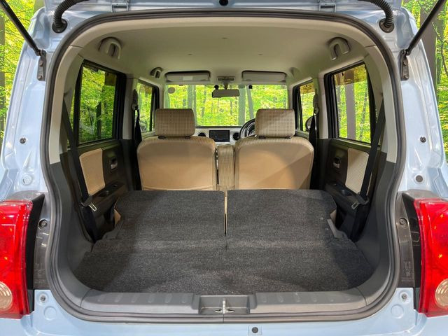 ���i�̂���������ʋ΁A���}���ɏ\���ȉ׎��X�y�[�X���m�ۂ��Ă���܂��B�Z�J���h�V�[�g��|���ƁA�傫�ȉו��̐ύڂ��\�ł���