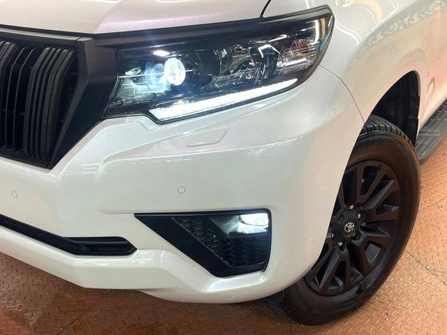 ラゲッジルームは、大容量のスペースを確保。普段のお買い物からレジャーまで、幅広く活躍してくれます!また、リアシートを倒すことでバリエーション豊かにお使いいただけます。