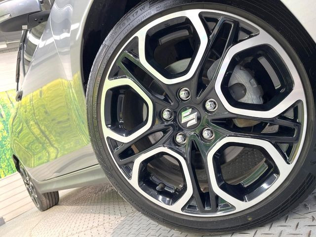 �y����17�C���`�A���~�z�C�[���z�O�ςɃ}�b�`���������A���~�z�C�[���𑕒����Ă���܂��B�e��ЊO�A���~�z�C�[����A�X�^�b�h���X�^�C�����戵�����Ă���܂��B���񂲑��k����������