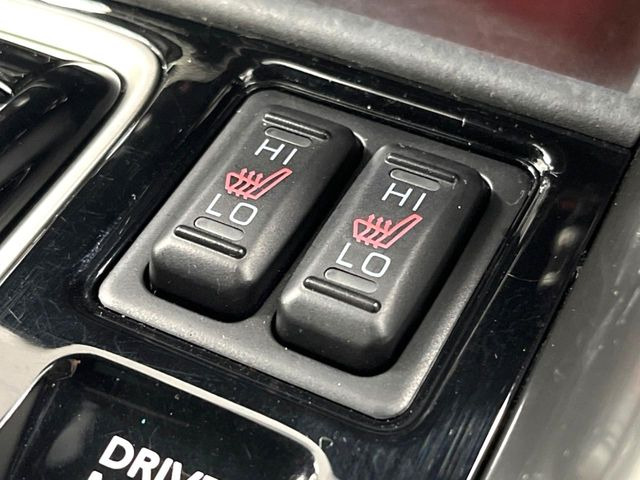 【シートヒーター】寒い日に重宝するシートヒーター!エアコンより早く温まってくれるので寒がりの人も安心ですね♪エアコンの温風は乾燥するから苦手、という方にもをおすすめです。