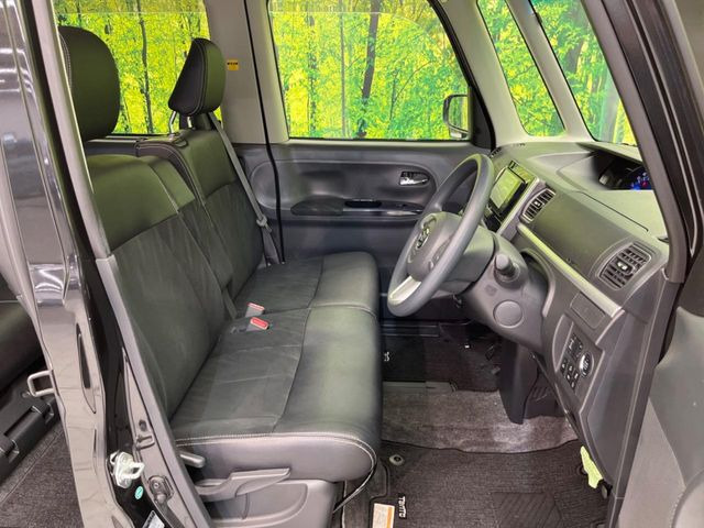 【ハーフレザーシート】高級感と座り心地を両立した人気のシート♪背面・座面のファブリック素材は、通気性の良さや滑りにくさに優れています。気温や服装に左右されず快適にお乗りいただけます。