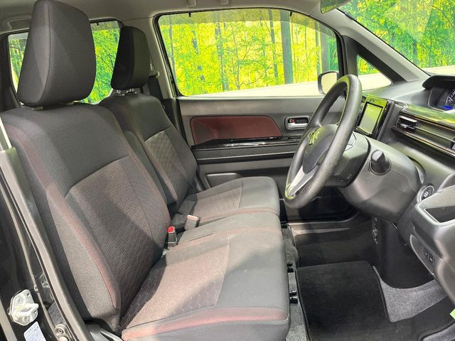 運転席シート廻りは使用感も少なく、良好な状態となっています。丁寧に使われていたことがよくわかりますね。