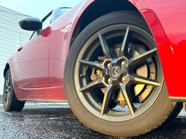 【純正16インチアルミホイール】外観にマッチした純正アルミホイールを装着しております。各種社外アルミホイールや、スタッドレスタイヤも取扱いしております。是非ご相談ください♪