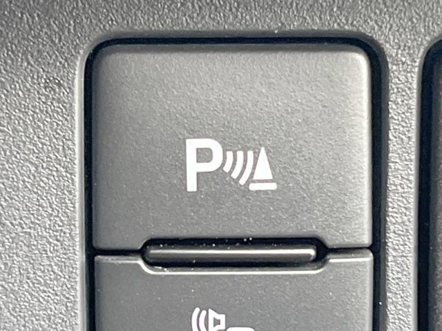 【クリアランスソナー】バンパーに付いたセンサーが障害物を検知!一定の距離に近づくとアラートで教えてくれます♪狭い駐車スペースや車庫入れ時も安心ですね☆