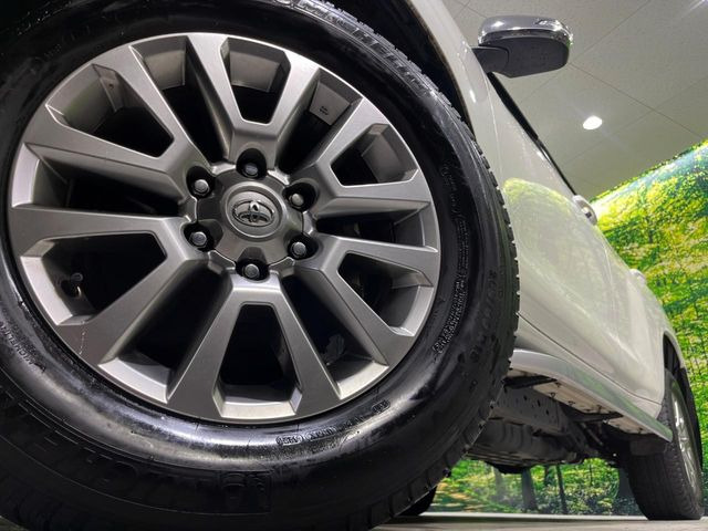 �y����18�C���`�A���~�z�C�[���z�O�ςɃ}�b�`���������A���~�z�C�[���𑕒����Ă���܂��B�e��ЊO�A���~�z�C�[����A�X�^�b�h���X�^�C�����戵�����Ă���܂��B���񂲑��k����������