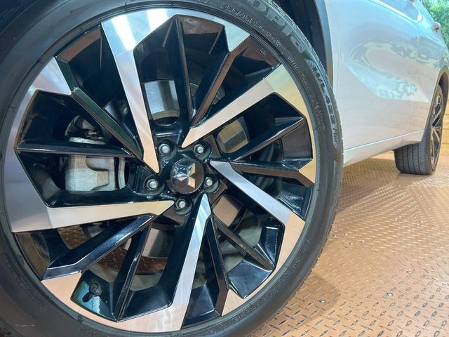 �y����20�C���`�A���~�z�C�[���z�O�ςɃ}�b�`���������A���~�z�C�[���𑕒����Ă���܂��B�e��ЊO�A���~�z�C�[����A�X�^�b�h���X�^�C�����戵�����Ă���܂��B���񂲑��k����������