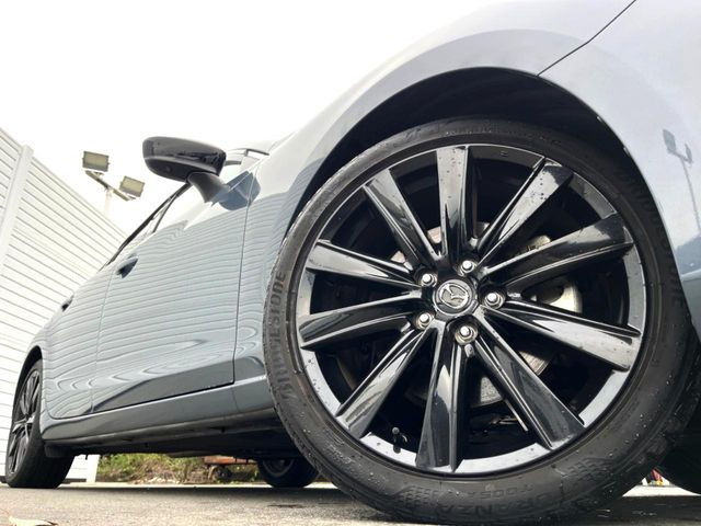 �y����19�C���`�A���~�z�C�[���z�O�ςɃ}�b�`���������A���~�z�C�[���𑕒����Ă���܂��B�e��ЊO�A���~�z�C�[����A�X�^�b�h���X�^�C�����戵�����Ă���܂��B���񂲑��k����������