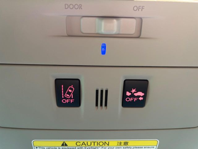 【アイサイトVer3】前方の車両等を検知し、衝突しそうな時は警報で注意を促し、ブレーキを踏む力をサポート。ブレーキを踏めなかった場合は衝突被害軽減ブレーキが作動、衝突回避をサポートします。