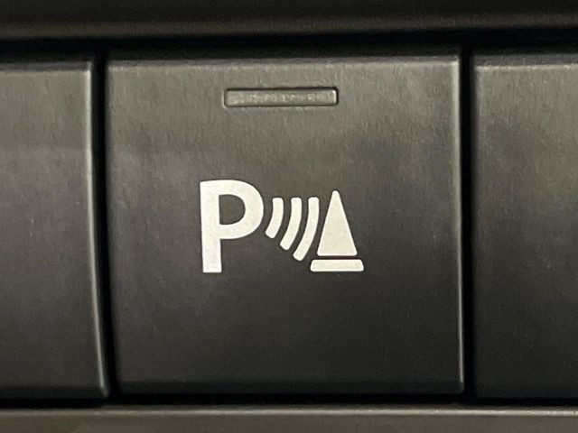 【クリアランスソナー】バンパーに付いたセンサーが障害物を検知!一定の距離に近づくとアラートで教えてくれます♪狭い駐車スペースや車庫入れ時も安心ですね☆