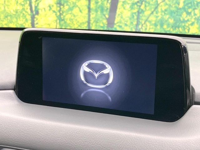 【マツダコネクトナビ】車内の雰囲気にマッチした一体型タイプのナビ。各種車輌設定やBluetooth再生等、様々な機能が楽しめます。直感的なダイヤル操作が可能で、使い勝手も良好です。