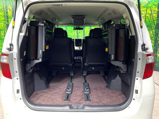 ���ڃV�[�g�͑O��X���C�h���\�ł��B���ɉ�����Α������L������������A�O�ɋl�߂�Α傫�ȃ��Q�b�W�X�y�[�X���m�ۂł��܂��B�V�[���ɉ����Ďg�������ł��邩��Ƃ��Ă��֗��ł���