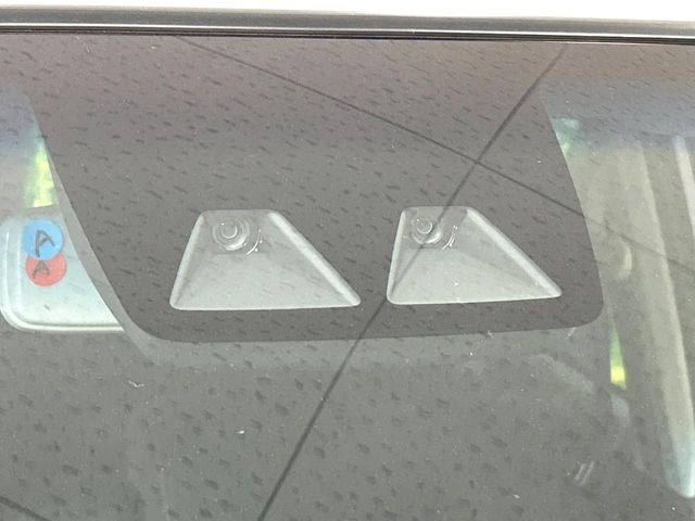 �y�X�}�[�g�A�V�X�g�z���s���ɑO���̎ԗ�����F�����A�Փ˂������Ȏ��͌x��ƃu���[�L�ŏՓˉ���Ɣ�Q�y�����A�V�X�g�B�����S�Ƀh���C�u�����y���݂��������܂��B