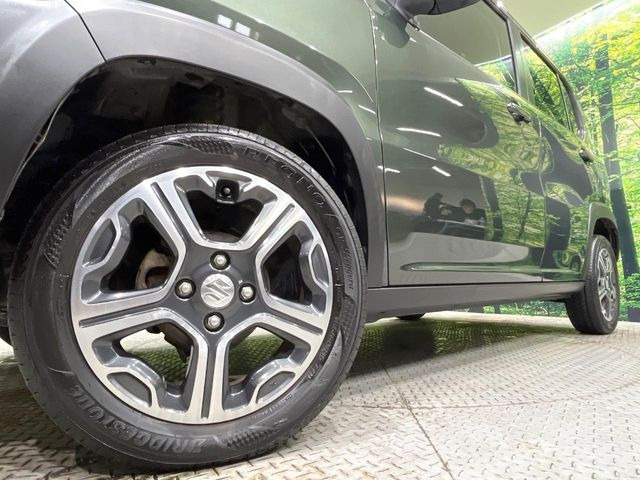 【グレード専用純正15インチアルミホイール】デザイン性の高い純正アルミホイールを装着しております。各種社外アルミホイールや、スタッドレスタイヤも取扱いしております。是非ご相談ください♪