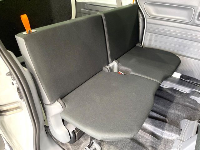 ���i���ȃI���W�i���t���A�}�b�g���I�v�V�����ɂĂ��p�ӂ��Ă���܂��B���D���ȃf�U�C����J���[�����Ԃɍ��킹�đI��ł����������Ƃ��ł��܂���