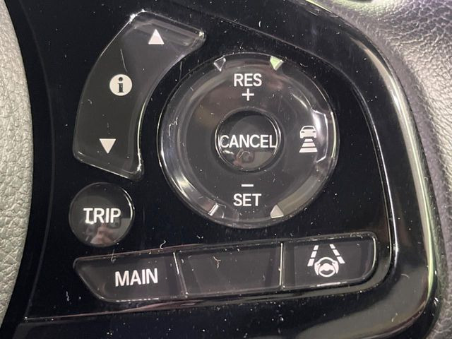 【アダプティブクルーズコントロール】高速道路での長距離走行が楽に!!自動で速度を保つクルーズコントロールが、衝突軽減システムと連携し、前方の車両を感知して車間を保つように速度調節してくれます!!