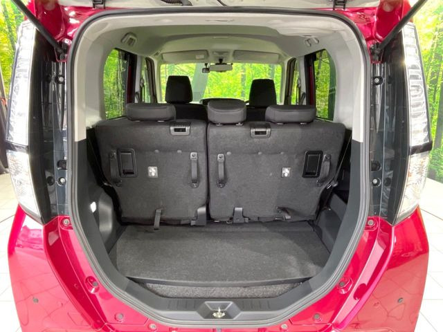 ���i�̂���������ʋ΁A���}���ɏ\���ȉ׎��X�y�[�X���m�ۂ��Ă���܂��B�Z�J���h�V�[�g��|���ƁA�傫�ȉו��̐ύڂ��\�ł���