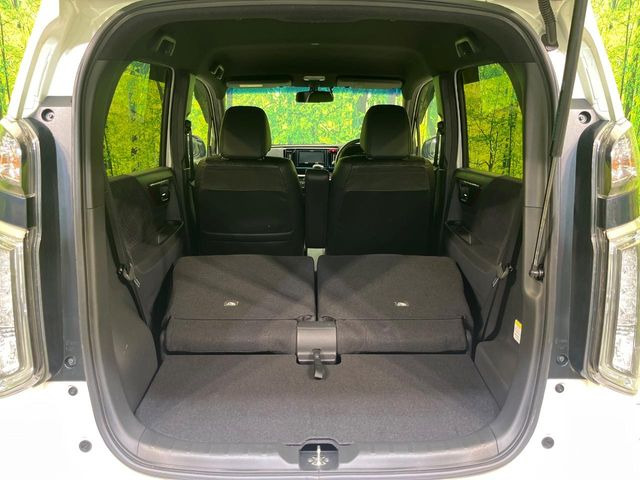 ���i�̂���������ʋ΁A���}���ɏ\���ȉ׎��X�y�[�X���m�ۂ��Ă���܂��B�Z�J���h�V�[�g��|���ƁA�傫�ȉו��̐ύڂ��\�ł���