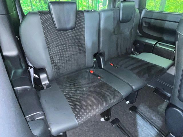 3列目シートはもちろん状態良好☆大人でもゆったりと座って頂けますので、大人数でのお出かけもラクラクです♪ご家族で、気の知れた仲間で、ドライブに行くのが楽しみですね♪