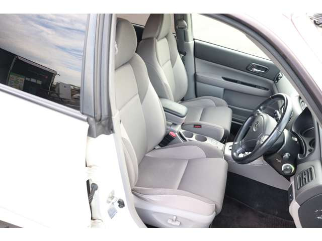 お客様に気持ちよく乗っていただけるように、一台一台心を込めて綺麗にしております!