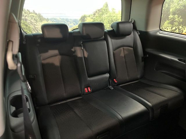 3列目シートはもちろん状態良好☆大人でもゆったりと座って頂けますので、大人数でのお出かけもラクラクです♪ご家族で、気の知れた仲間で、ドライブに行くのが楽しみですね♪