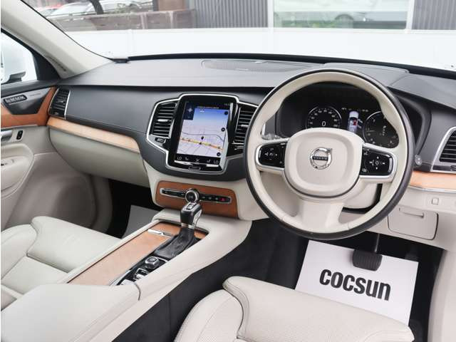 北名古屋店、土浦店は指定整備工場を所有。野田店、横浜店には認証整備工場を所有しています。それぞれの拠点に整備リフトやテスター等の設備機器を完備しています。