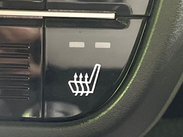 【シートヒーター】寒い日に重宝するシートヒーター!エアコンより早く温まってくれるので寒がりの人も安心ですね♪エアコンの温風は乾燥するから苦手、という方にもをおすすめです。