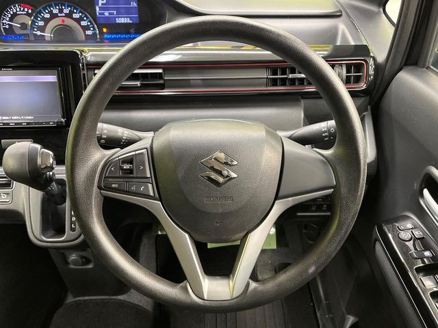 ステアリングも使用感が少なく、きれいな状態となっております♪