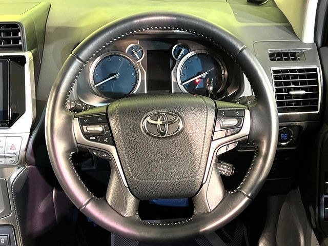 �y�����v�����X�e�A�����O�z�㎿�Ȋv���g�p���邱�ƂŁA��ɂ����������݂ƂĂ��^�]���₷���n���h���ł���