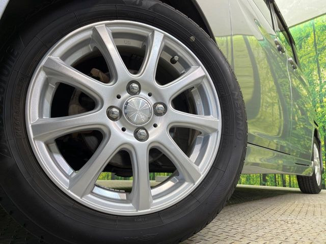 【15インチアルミホイール】外観にマッチしたアルミホイールを装着しております。各種アルミホイールや、スタッドレスタイヤも取扱いしております。是非ご相談ください♪