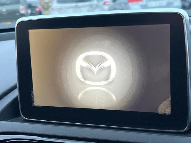 【マツダコネクトナビ】車内の雰囲気にマッチした一体型タイプのナビ。各種車輌設定やBluetooth再生等、様々な機能が楽しめます。直感的なダイヤル操作が可能で、使い勝手も良好です。