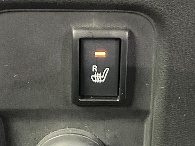 【シートヒーター】寒い日に重宝するシートヒーター!エアコンより早く温まってくれるので寒がりの人も安心ですね♪エアコンの温風は乾燥するから苦手、という方にもをおすすめです。