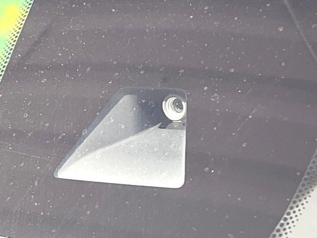 �y�C���e���W�F���g�G�}�[�W�F���V�[�u���[�L�z�t�����g�J�����őO���̎ԗ�����s�҂����m�B�Փ˂������Ȏ��͏Փ˔�Q�y���u���[�L���쓮�A�Փˉ�����T�|�[�g�B�����S�Ƀh���C�u�����y���݂��������܂��B