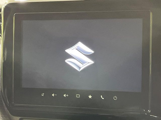 【メーカー純正ナビ】インテリアに溶け込むスタイリッシュな「専用設計」メーカーナビを装備♪視認性や操作性など基本性能にも優れ、より上質なカーライフをお楽しみいただけます。