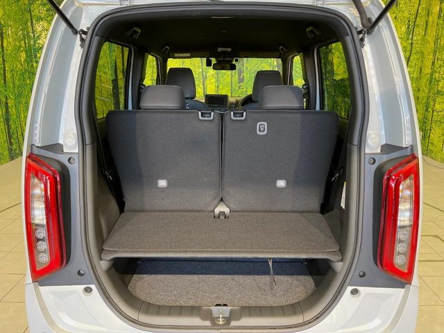 ���i�̂���������ʋ΁A���}���ɏ\���ȉ׎��X�y�[�X���m�ۂ��Ă���܂��B�Z�J���h�V�[�g��|���ƁA�傫�ȉו��̐ύڂ��\�ł���