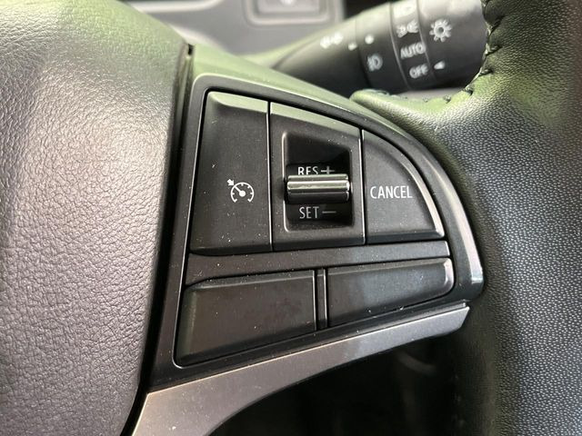 【クルーズコントロール】高速道路もラクラク走行。アクセルを離しても一定速度で走行ができ、長距離運転時の負担を軽減!加速・減速も簡単なスイッチ操作で調整できます。